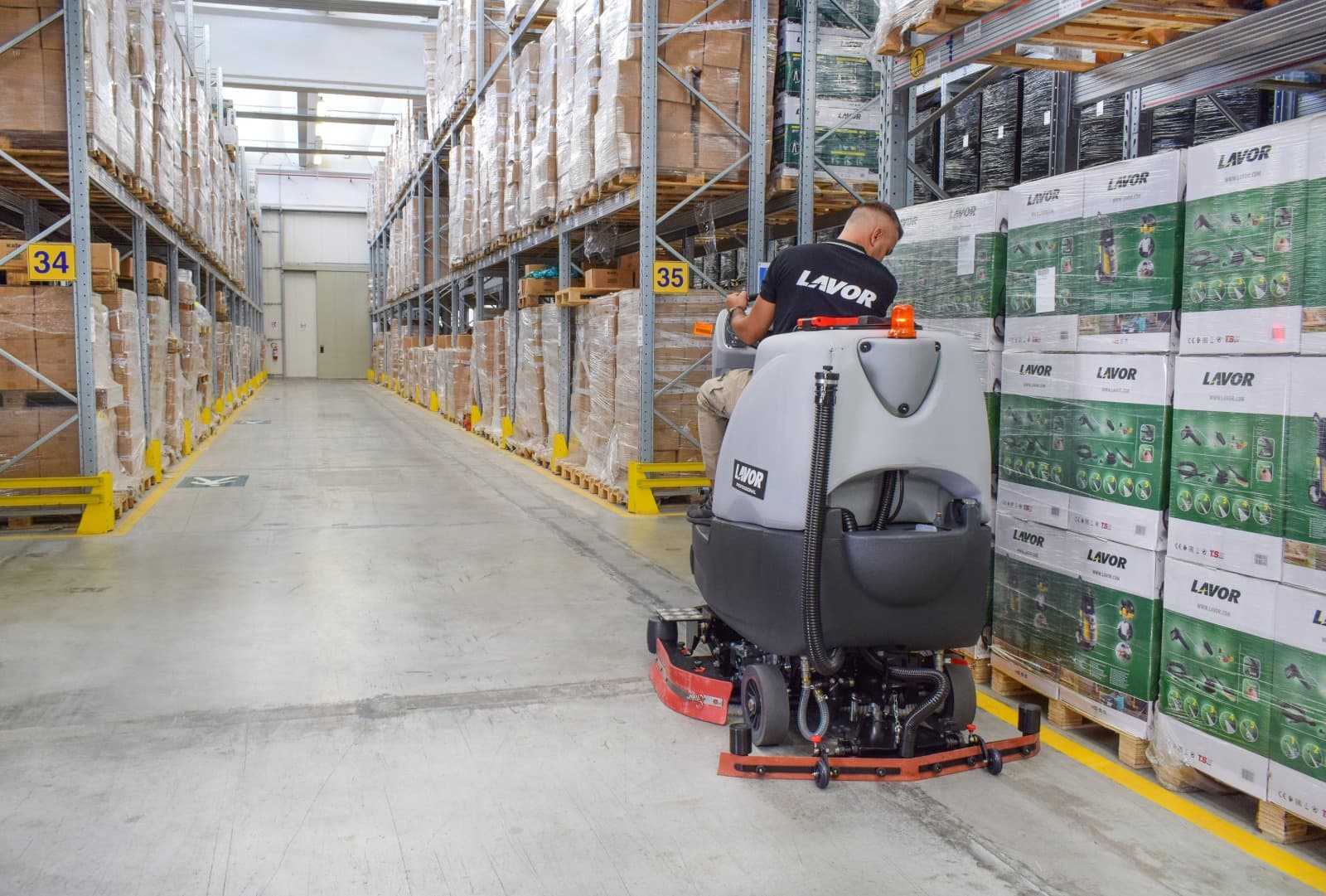 4 ok, amiért a padlótisztító gépbe való befektetés jó ötlet