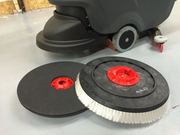 CT 70 BT 70 s majáčkem - podlahový mycí stroj